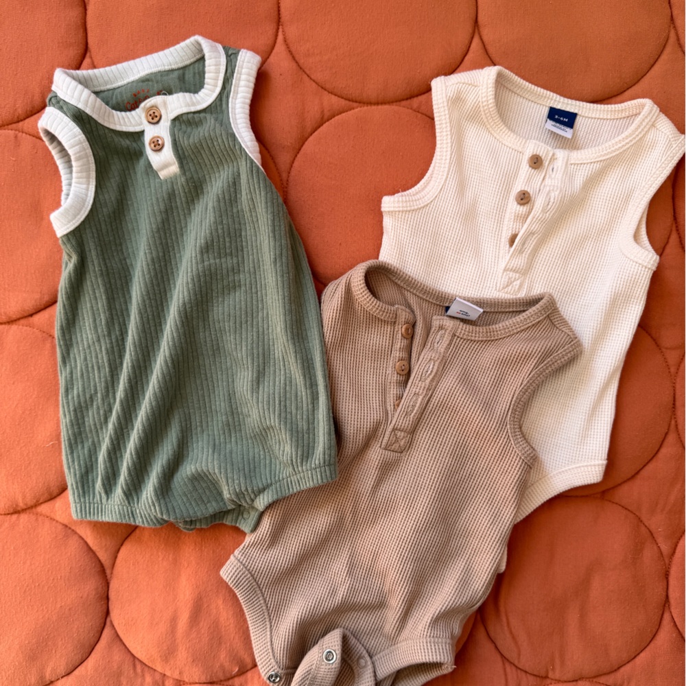 Set of 3 sleeveless baby onesie rompers size 3-6 months